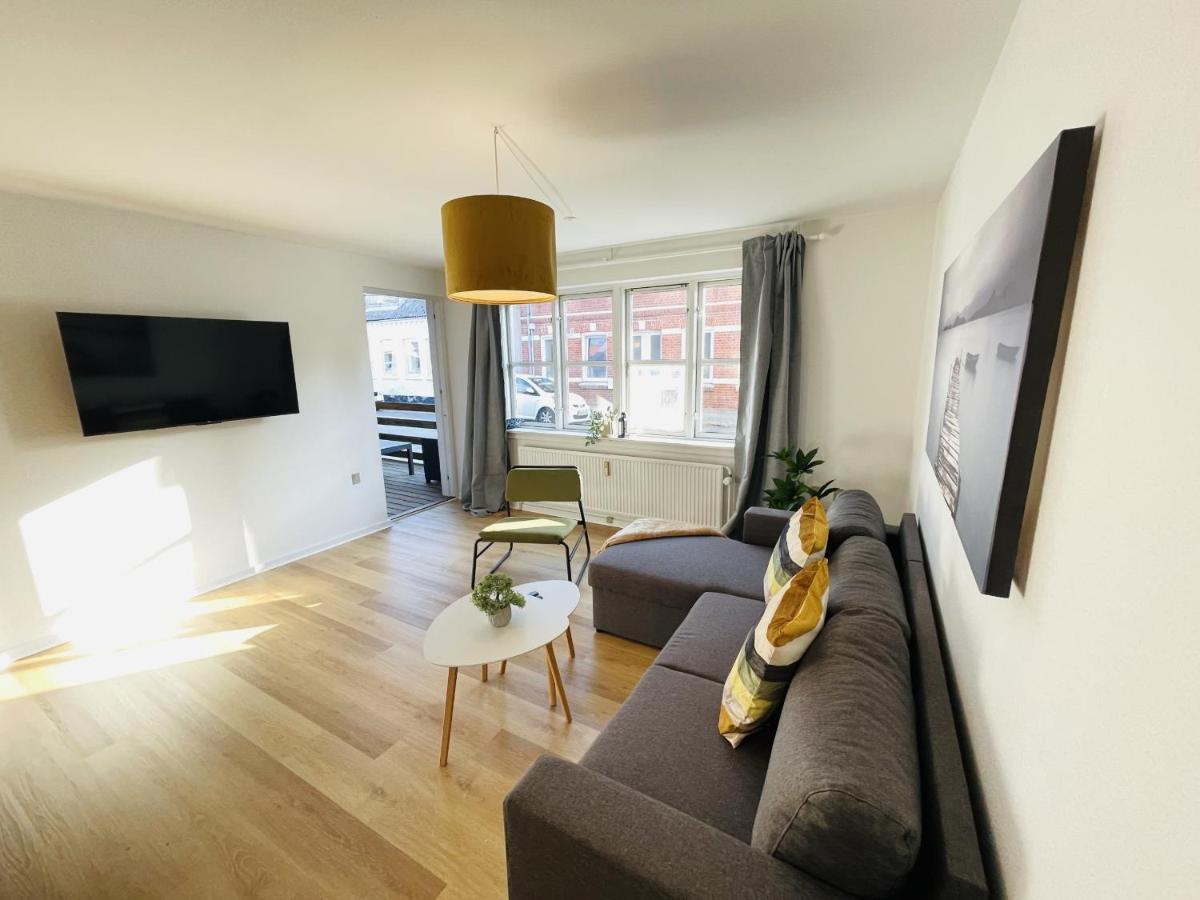 Aday - Central Terrace Apartment In イェリング エクステリア 写真